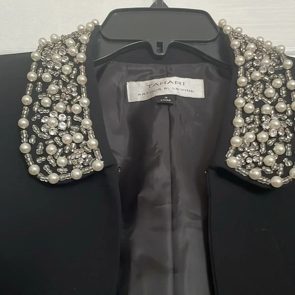 Tahari Women’s size 2 black jacket - Picture 2 of 7